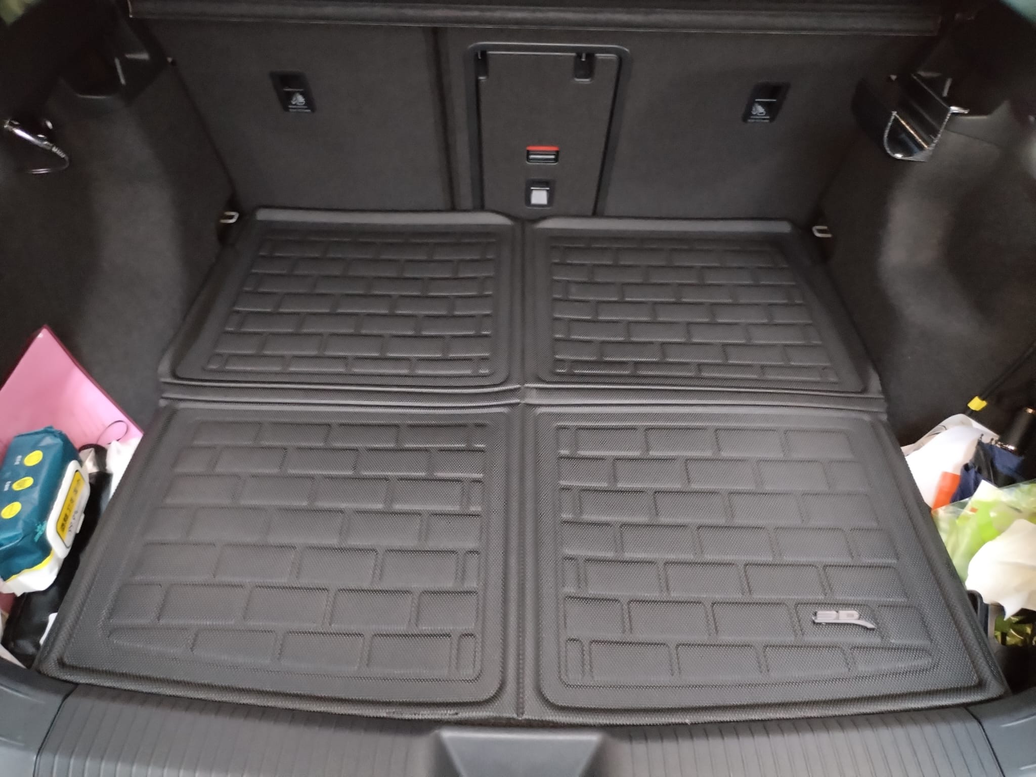 Kagu boot liner fitted in the vehicle - 3D MAXpider - Revzone