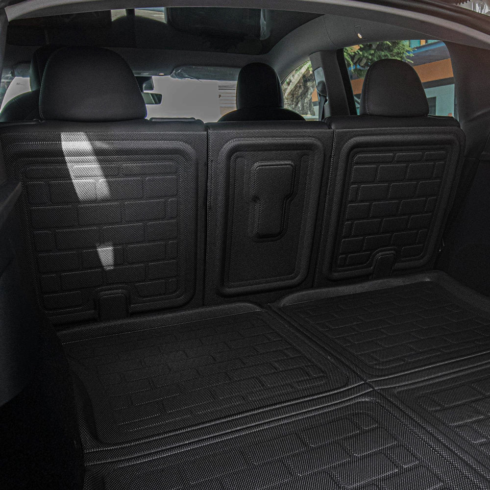 Kagu seat back protector fitted in the vehicle - 3D MAXpider - Revzone