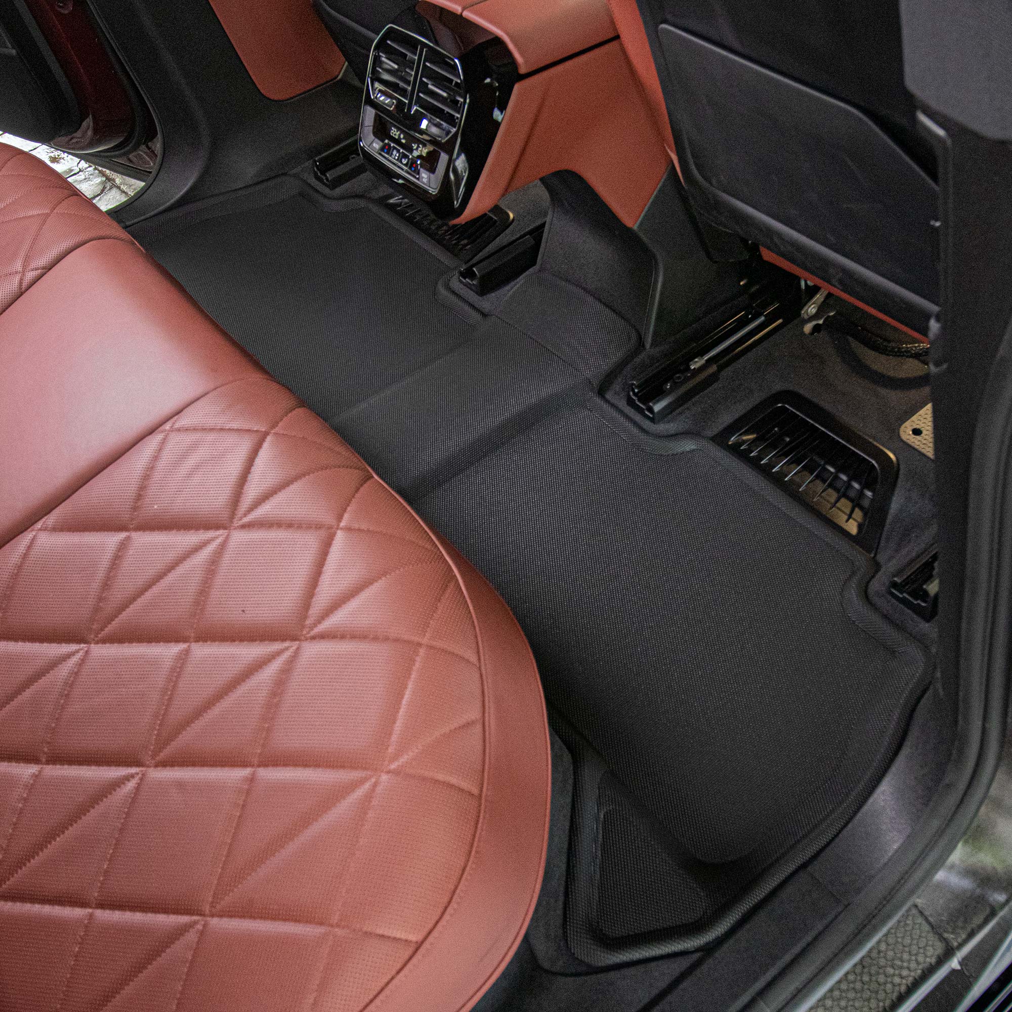 Kagu floor liners raised edge detail - 3D MAXpider - Revzone
