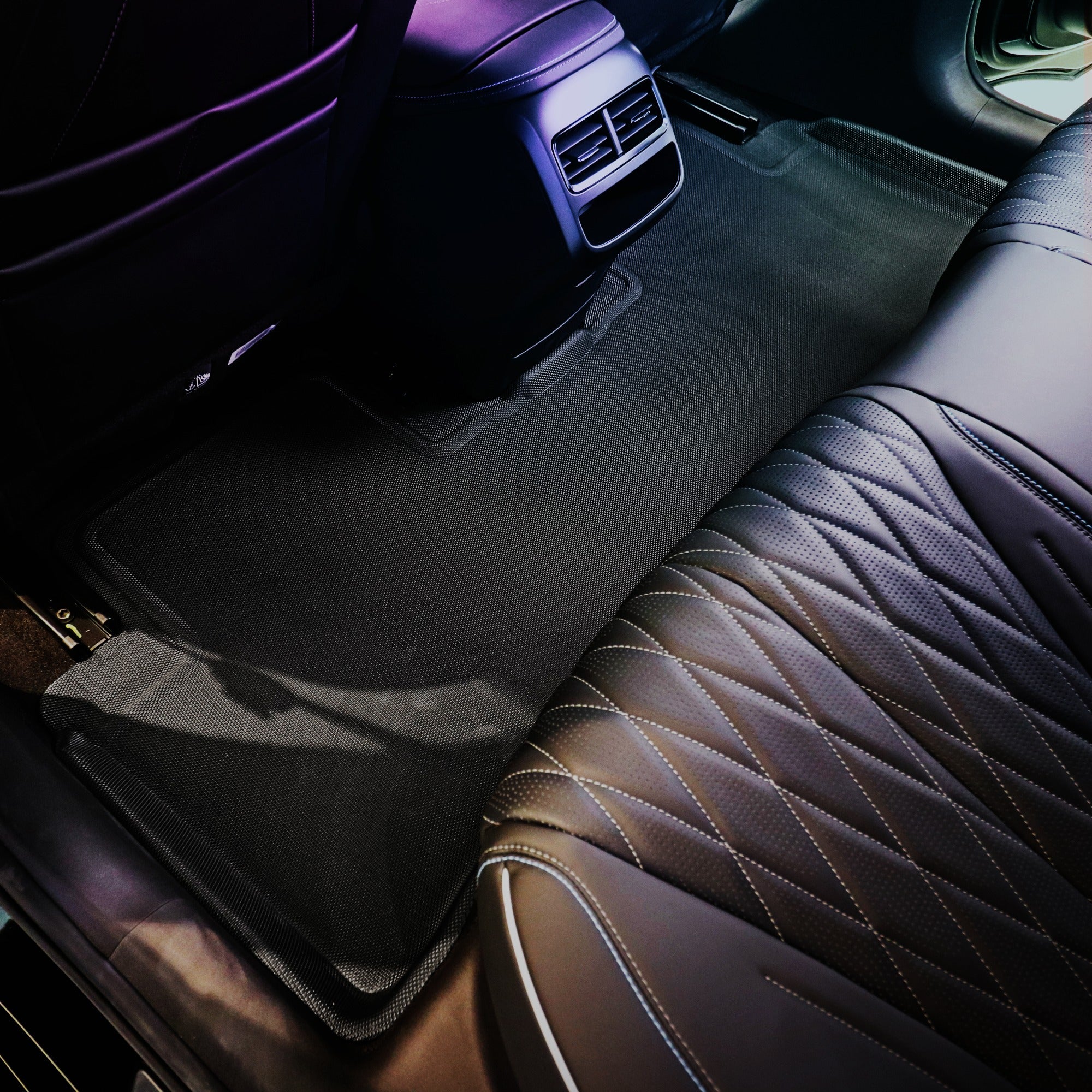 Kagu floor liners fitted in the vehicle - 3D MAXpider - Revzone