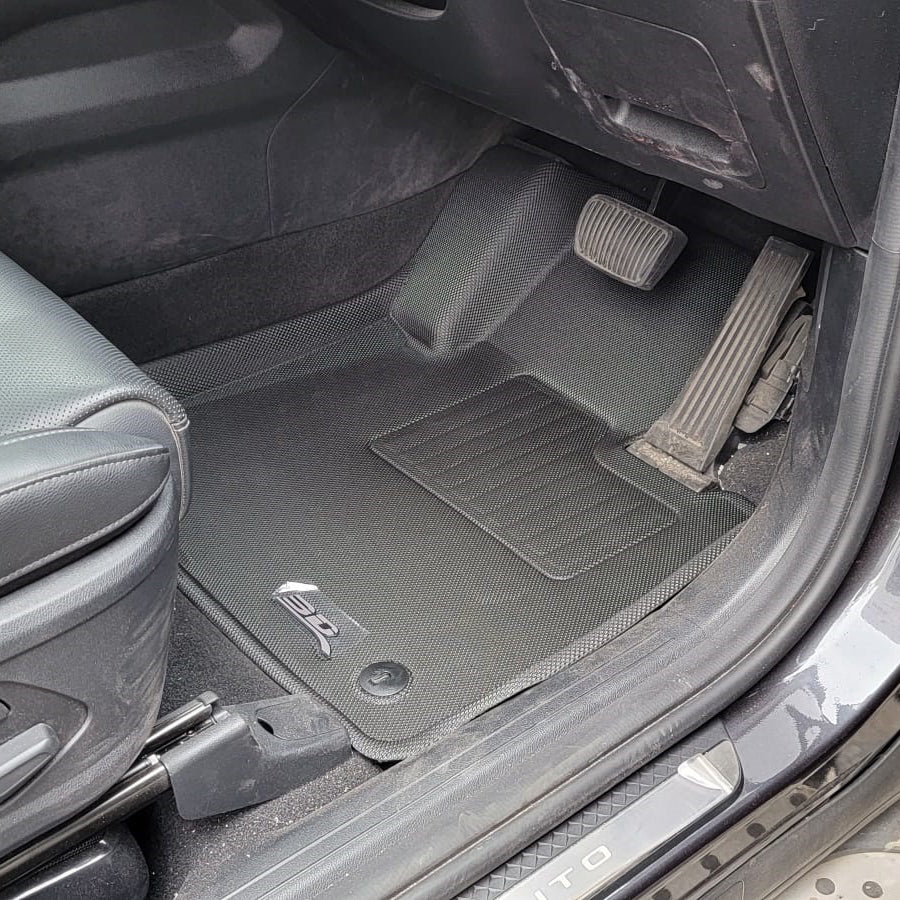 Kagu floor liners fitted in the vehicle - 3D MAXpider - Revzone