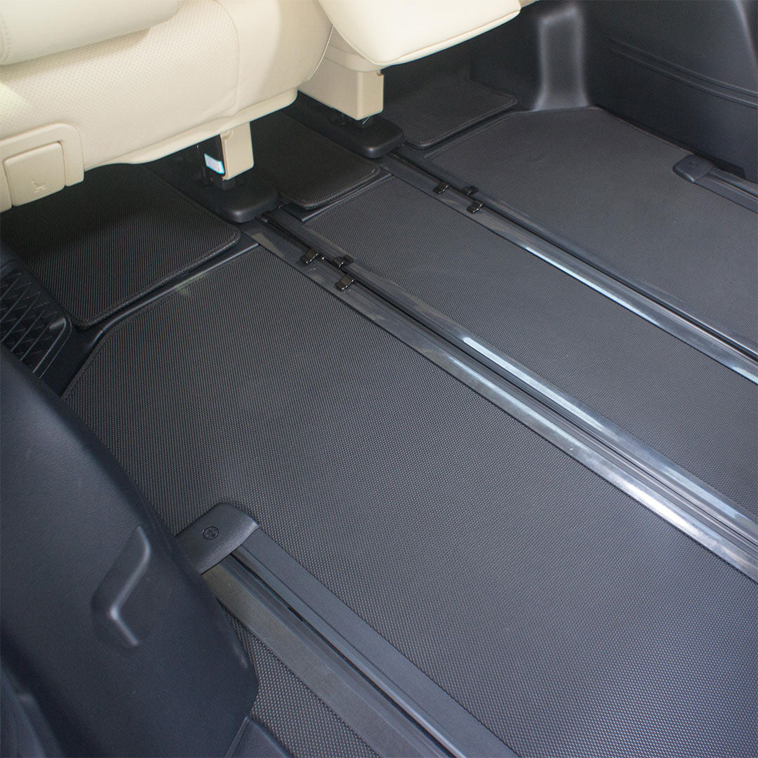 Kagu floor liners raised edge detail - 3D MAXpider - Revzone