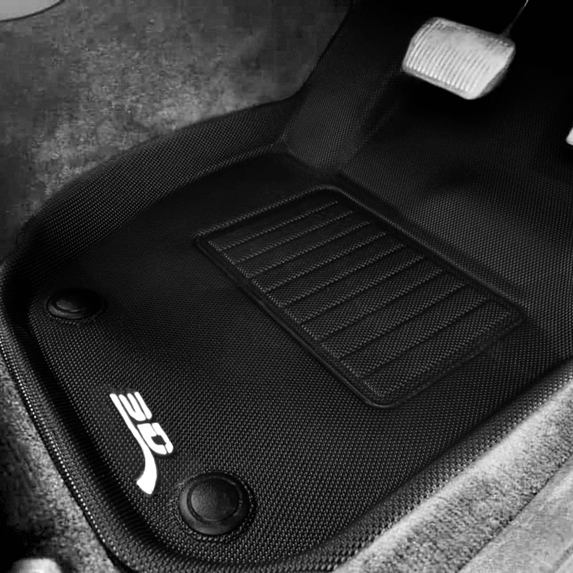 Kagu floor liners fitted in the vehicle - 3D MAXpider - Revzone