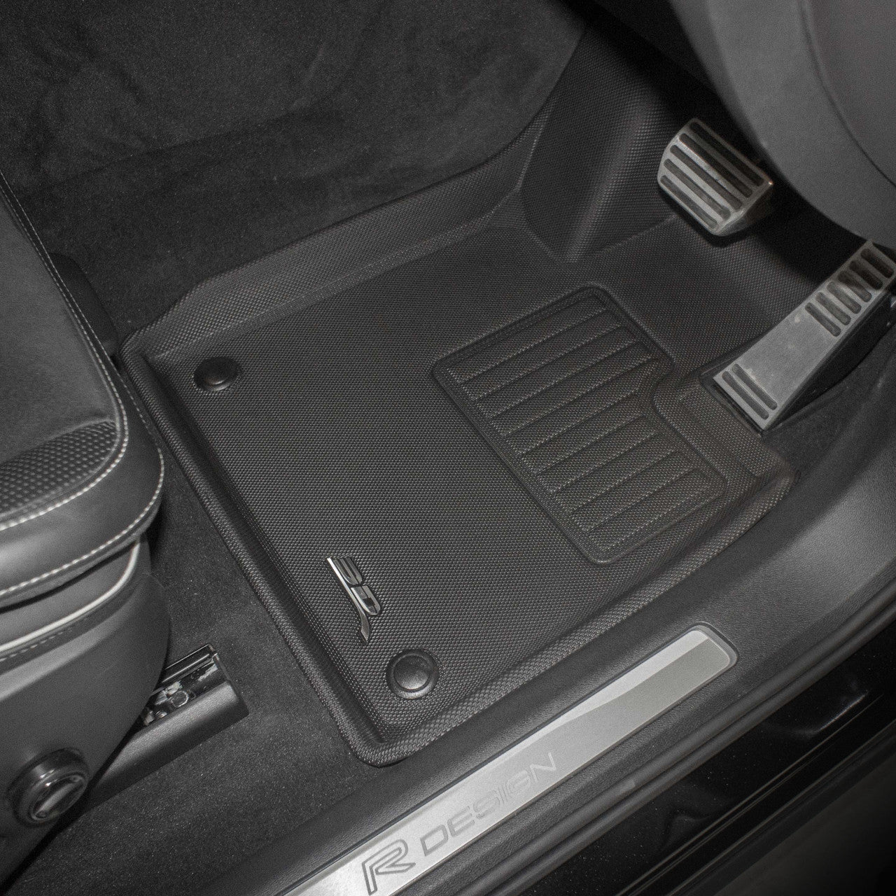 Kagu floor liners fitted in the vehicle - 3D MAXpider - Revzone